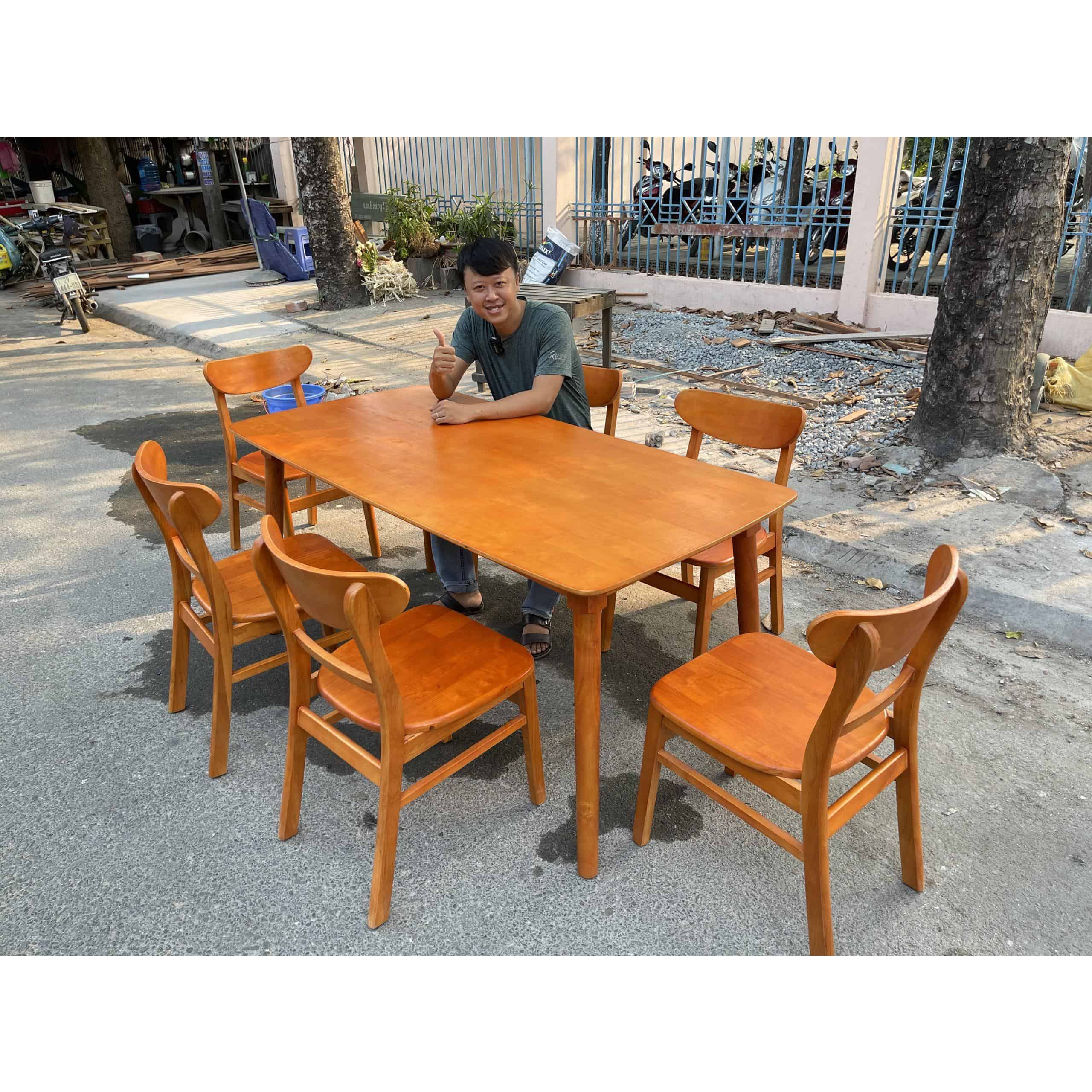 IMG_8183 Bàn ăn gỗ cao su hiện đại