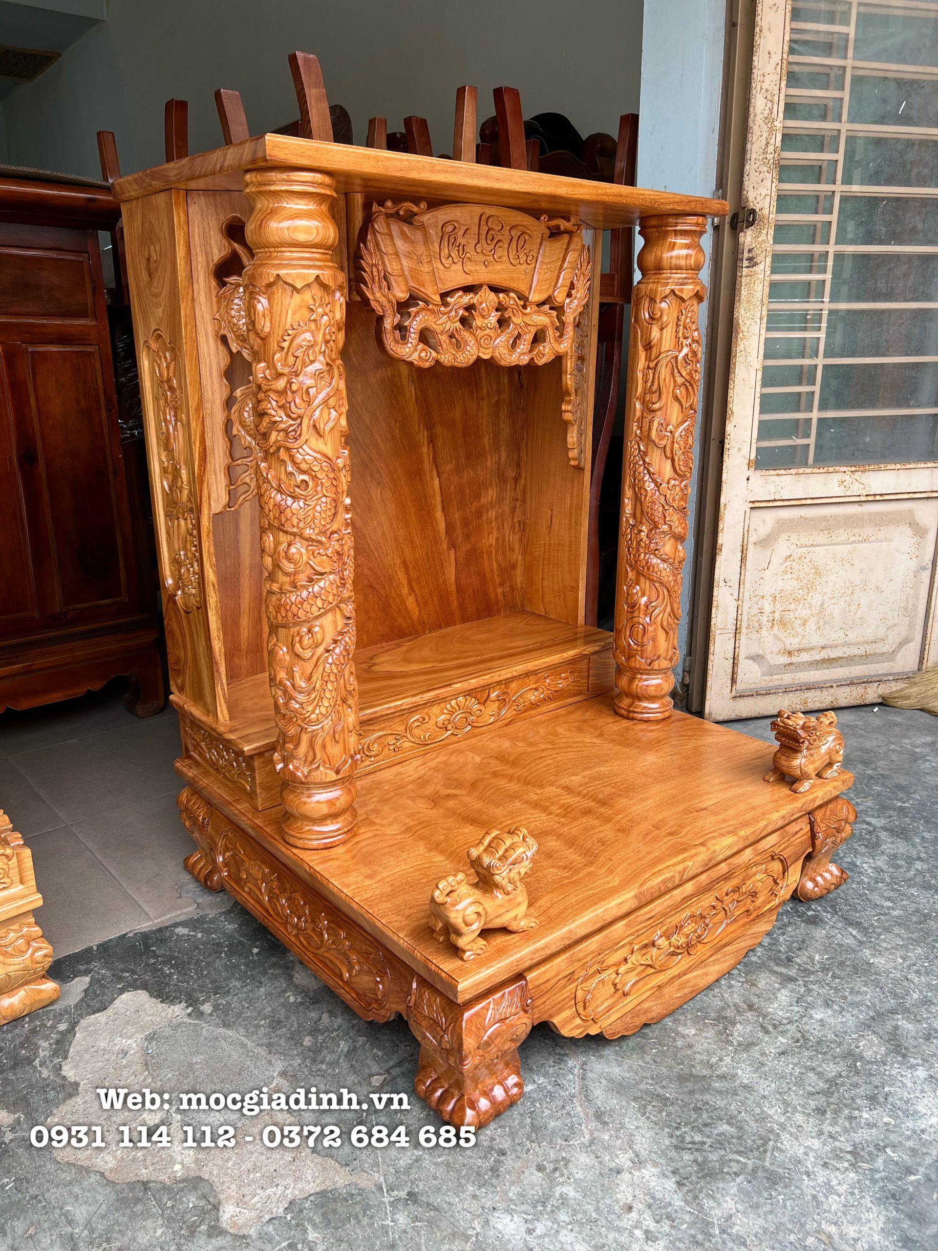 Bàn thờ thần tài ông địa