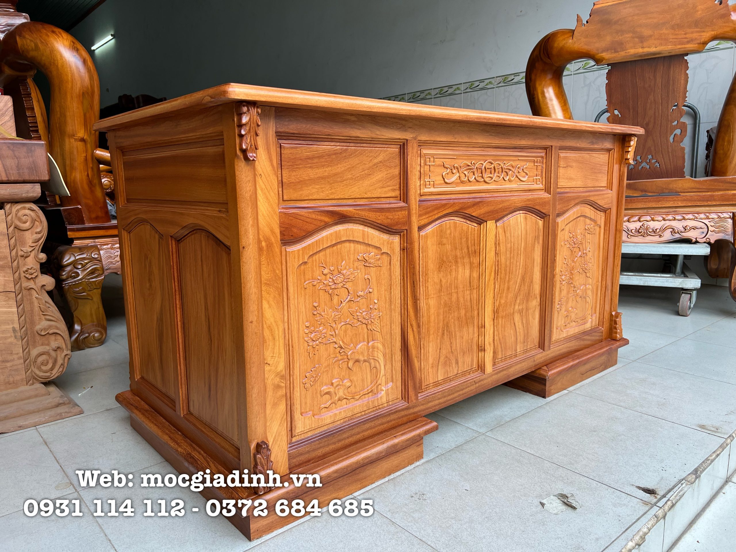 9531D476-7893-4ED5-9576-384F6656CC32 Bàn làm việc gỗ gõ chạm hoa mai