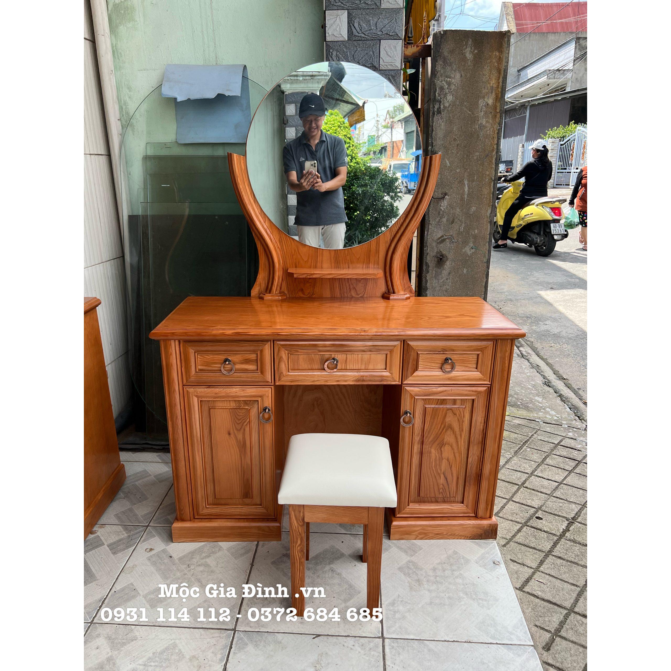 DAB735EB-5155-4E30-B6F2-4BCBA5E4A3BF Bàn trang điểm gỗ Sồi Tròn 1.1m đơn giản