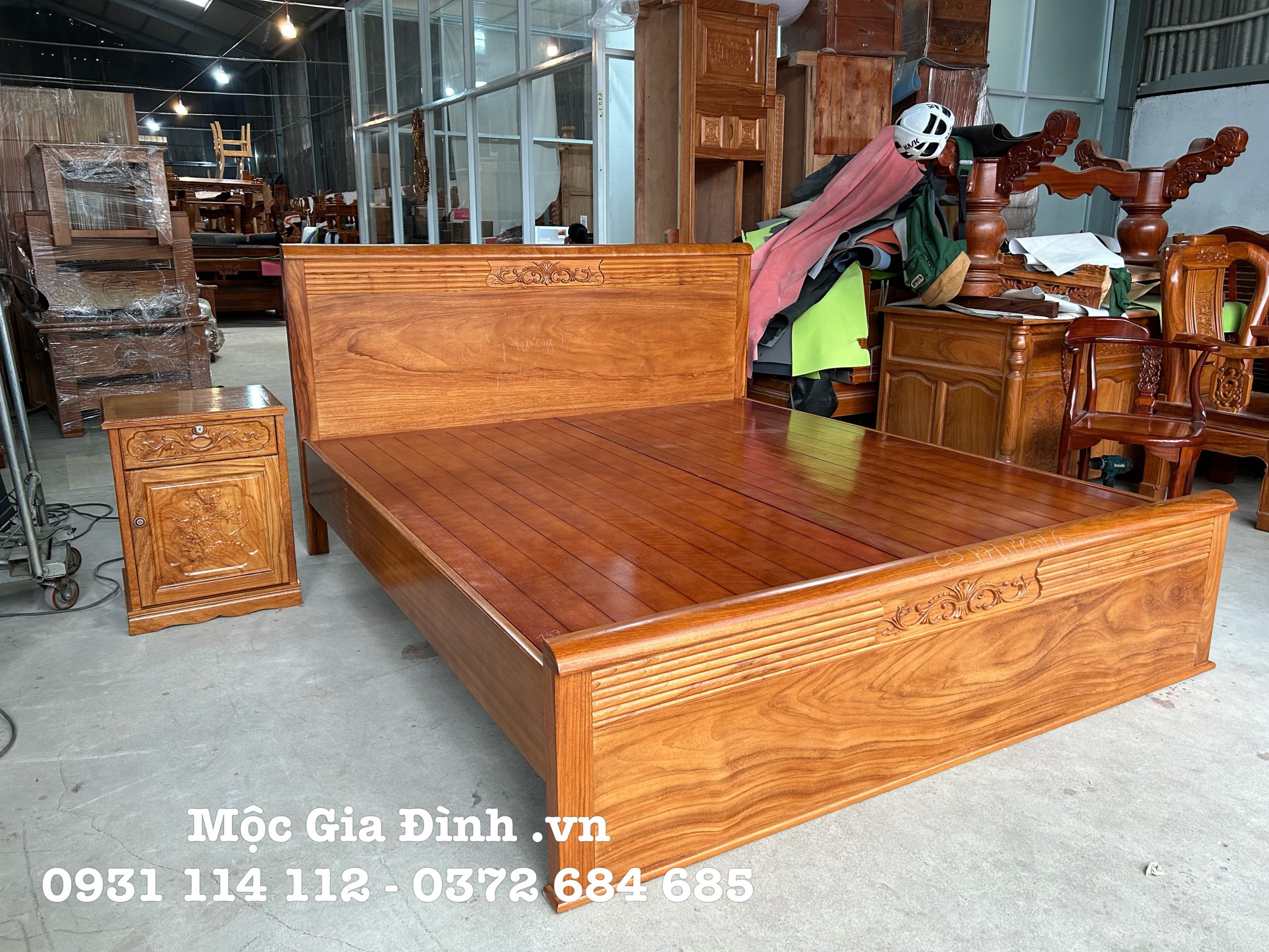 87F3C2FC-2403-4D3D-800D-1D36CF741906 Giường Gõ Đỏ Trơn cao cấp