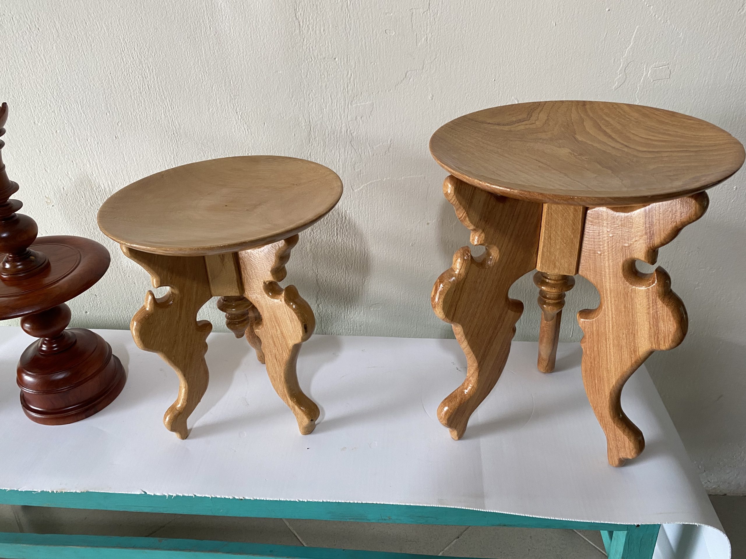 DC4DFC1B-3A3B-42A8-9D20-84D4CB6A057B Chò Gỗ Gõ Đỏ hiện đại