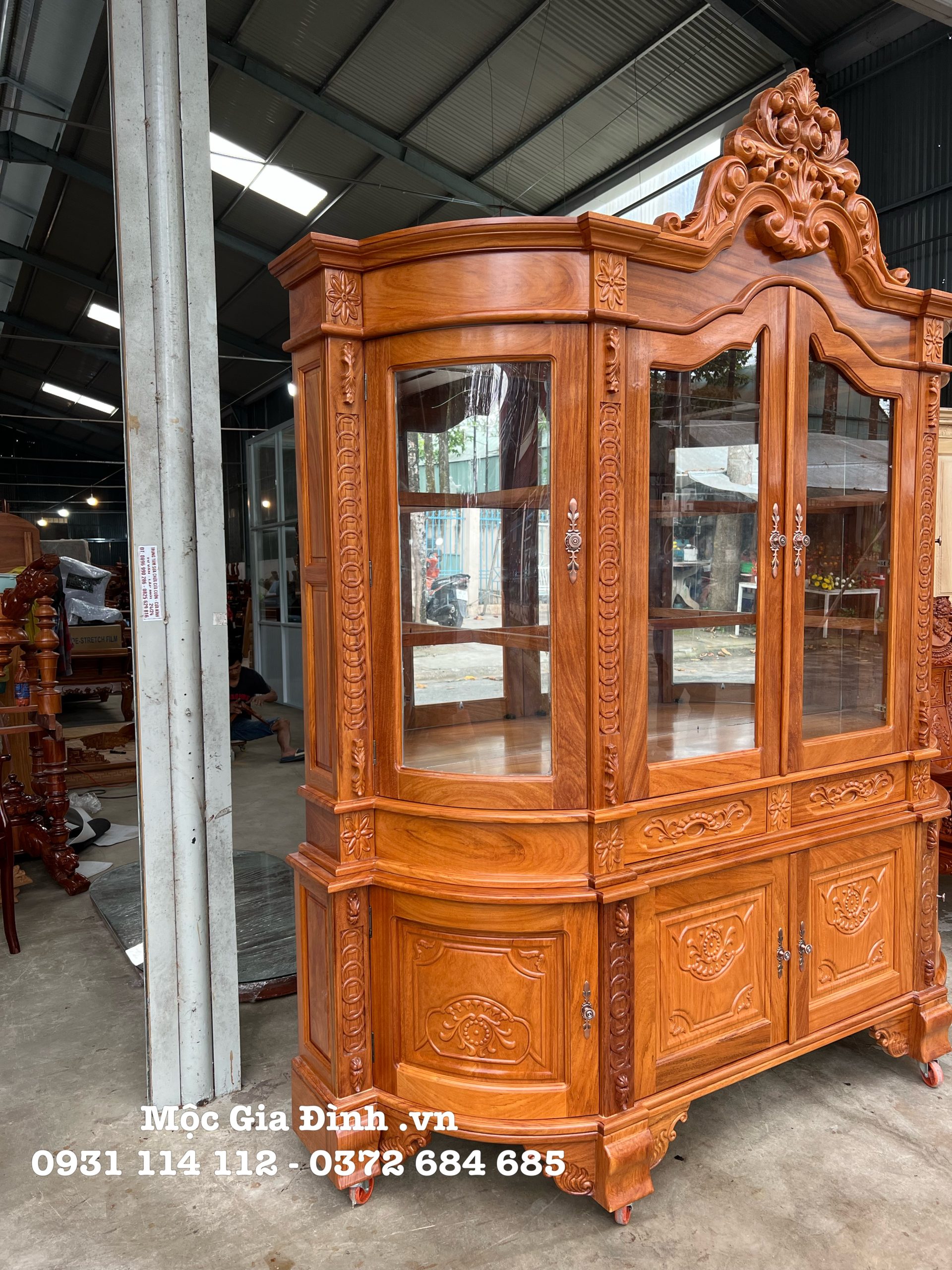 tủ rượu gỗ gõ cao cấp