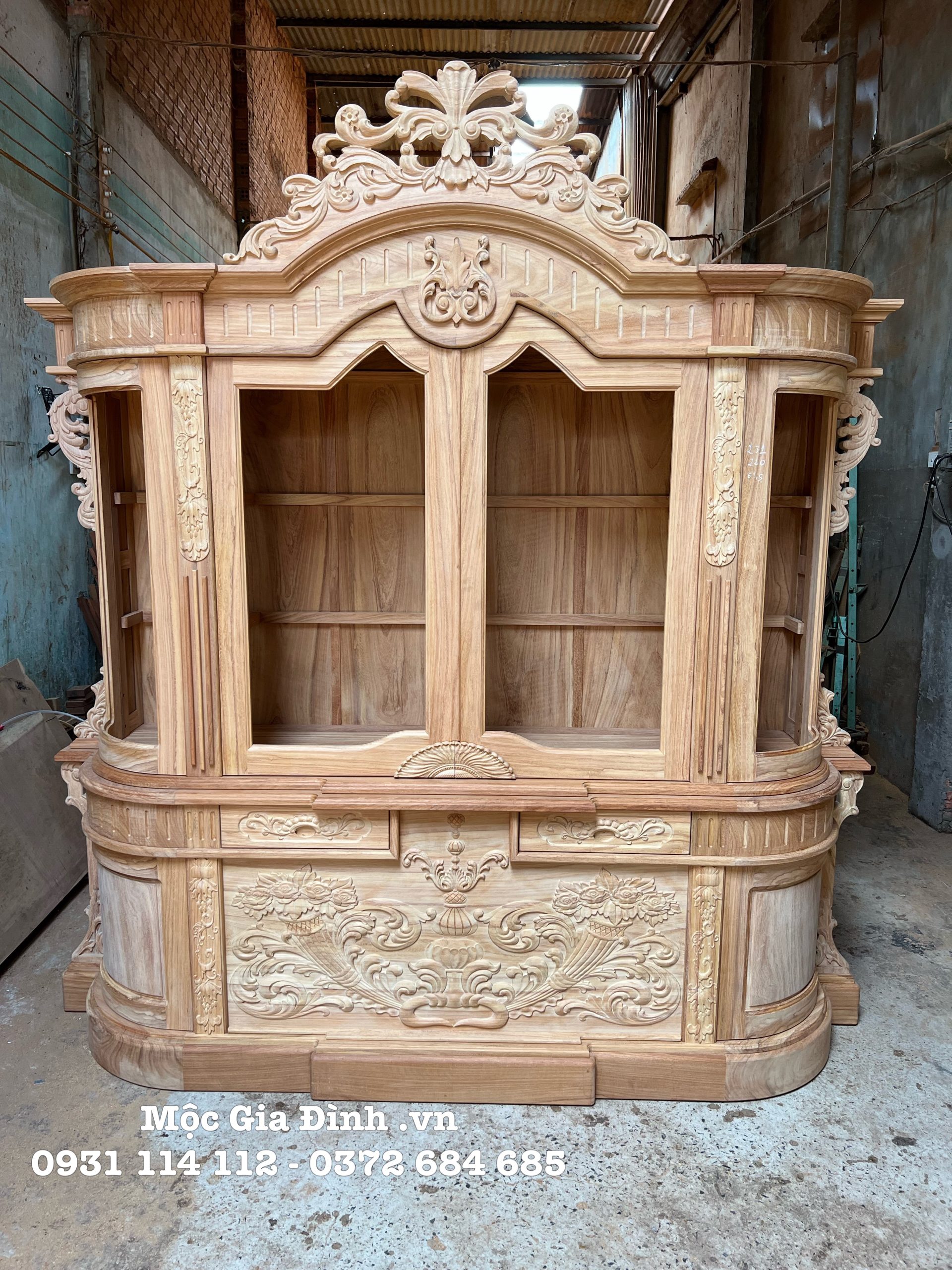 78B2D40A-FB2B-409B-927F-F146B4D4D70A Tủ rượu gỗ gõ đỏ hoàng gia hiện đại