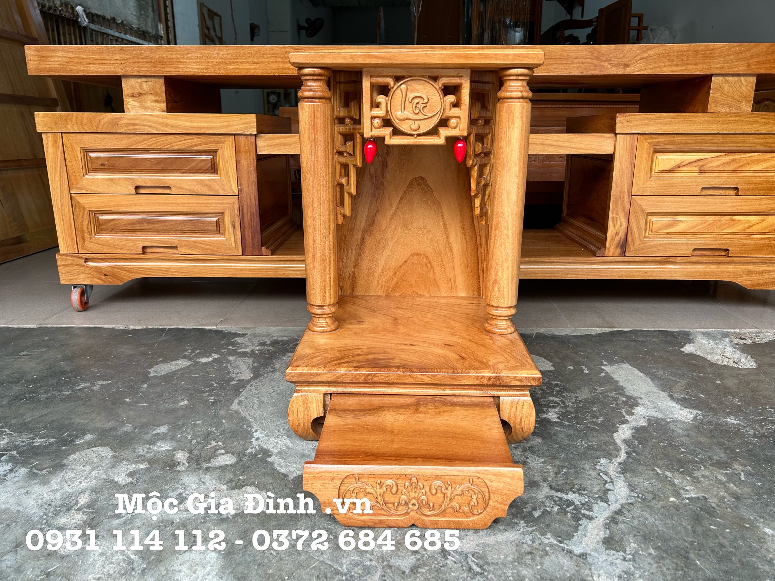 7E4C5506-8D15-4837-A35E-25CAC9B85CAD Bàn thờ Thần Tài Gõ Đỏ chữ Lộc 38*38*60 hiện đại
