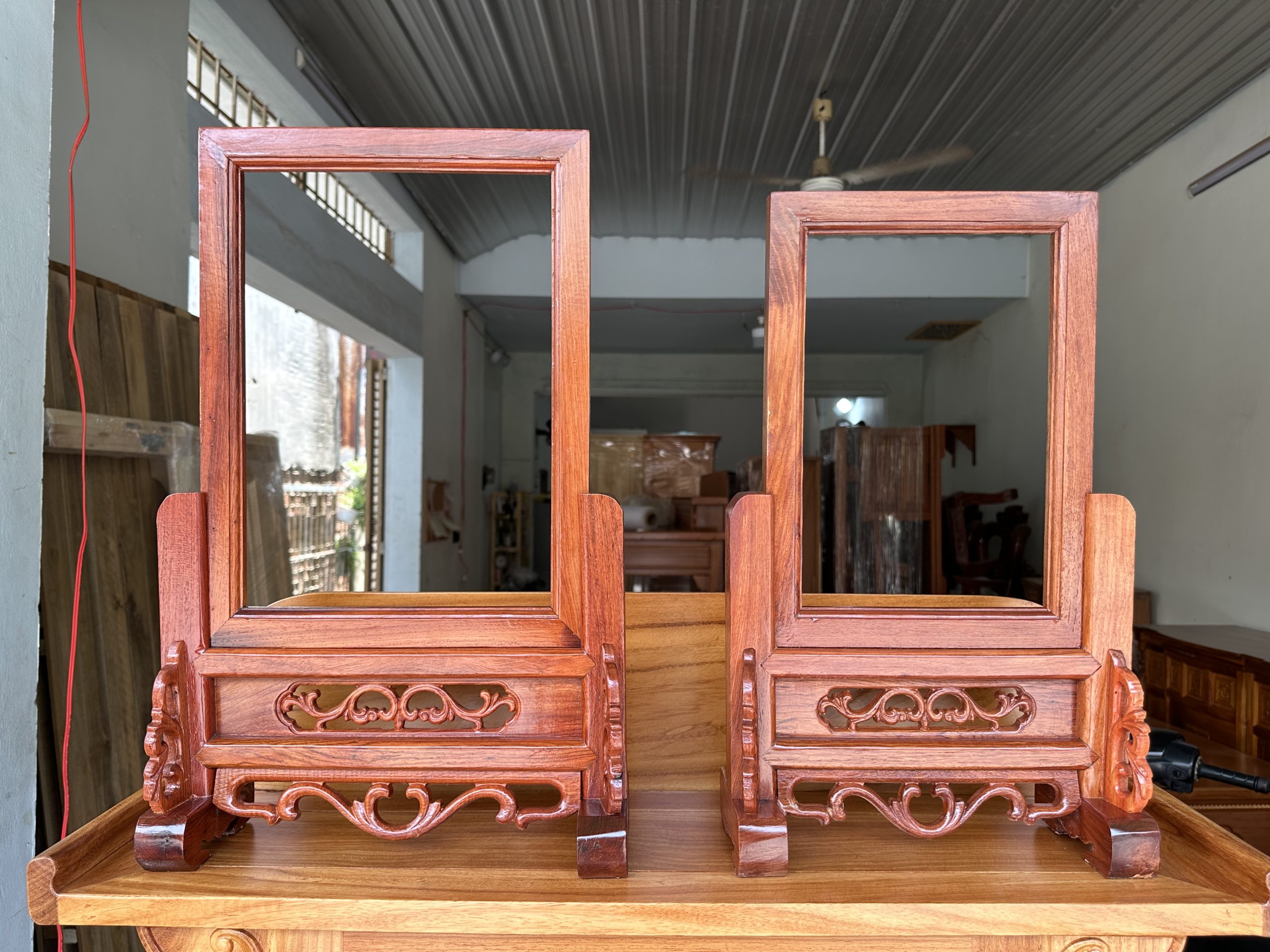 8DEC3F3C-A06D-4097-B489-65DE88CEB58C Khung ảnh thờ Gỗ Hương