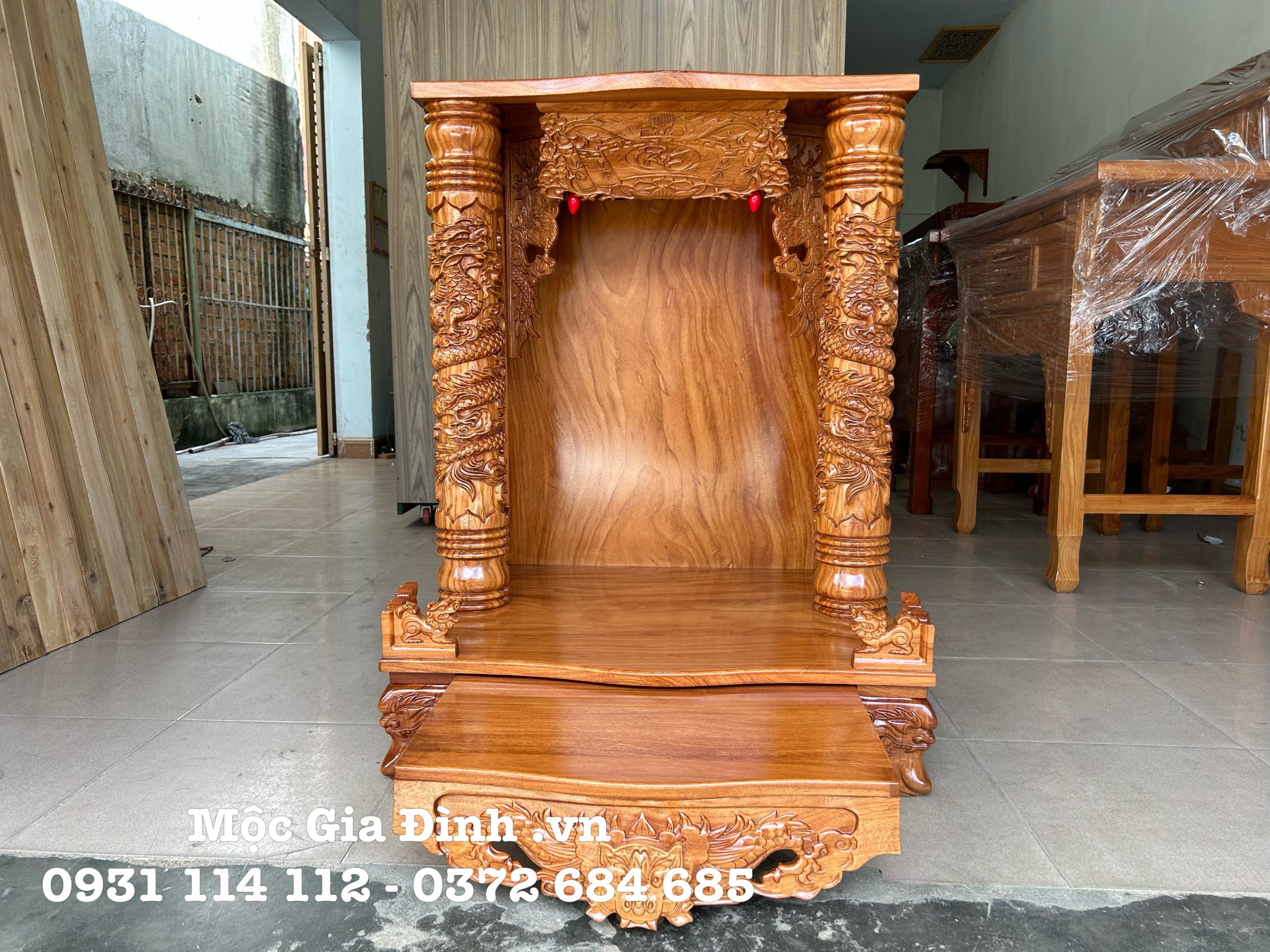 2AC00E55-4065-458A-9B37-604EAF12A76F Bàn thờ Thần Tài Gõ Đỏ cột 14 - 81*68*107 gỗ quý