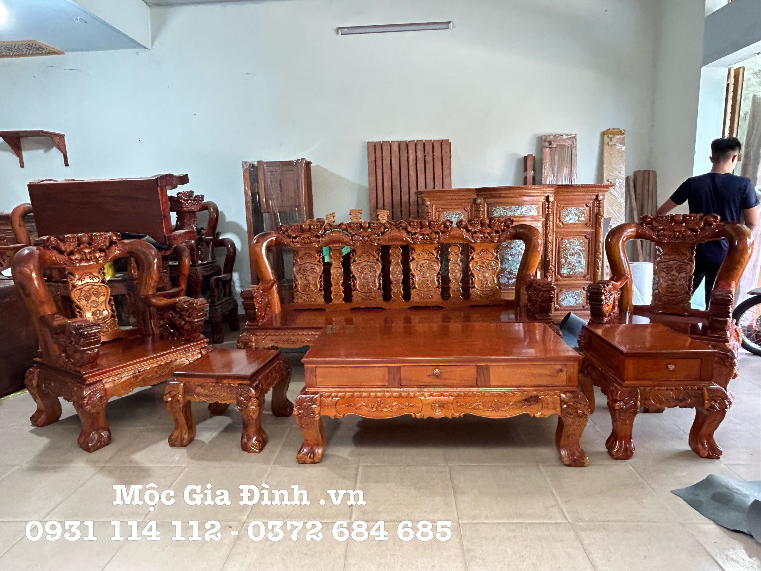 518EA597-87C8-40BE-BB06-B620A1D8C2B0 Bộ bàn ghế Tràm Rừng Lân Cầu tay Nghê Khối 14 - Băng 4 tựa kích thước lơn