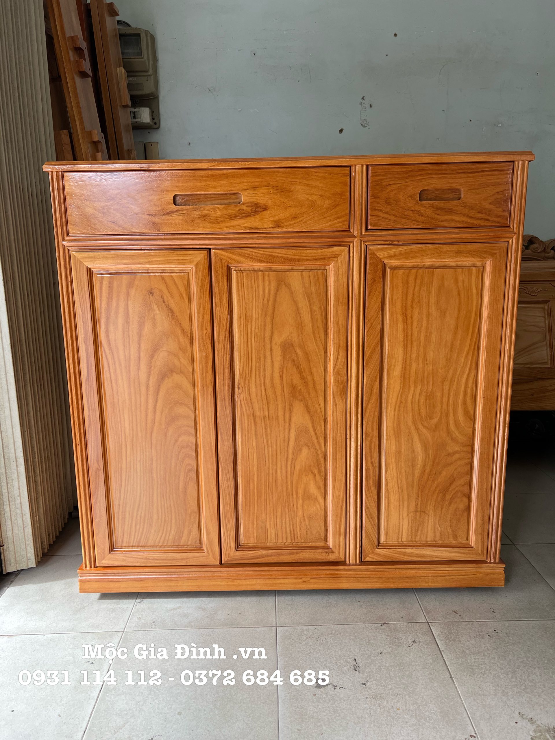 5D032302-000F-4A72-8D36-D3FC1AD57B17 Tủ dép Gõ Đỏ Cánh Trơn