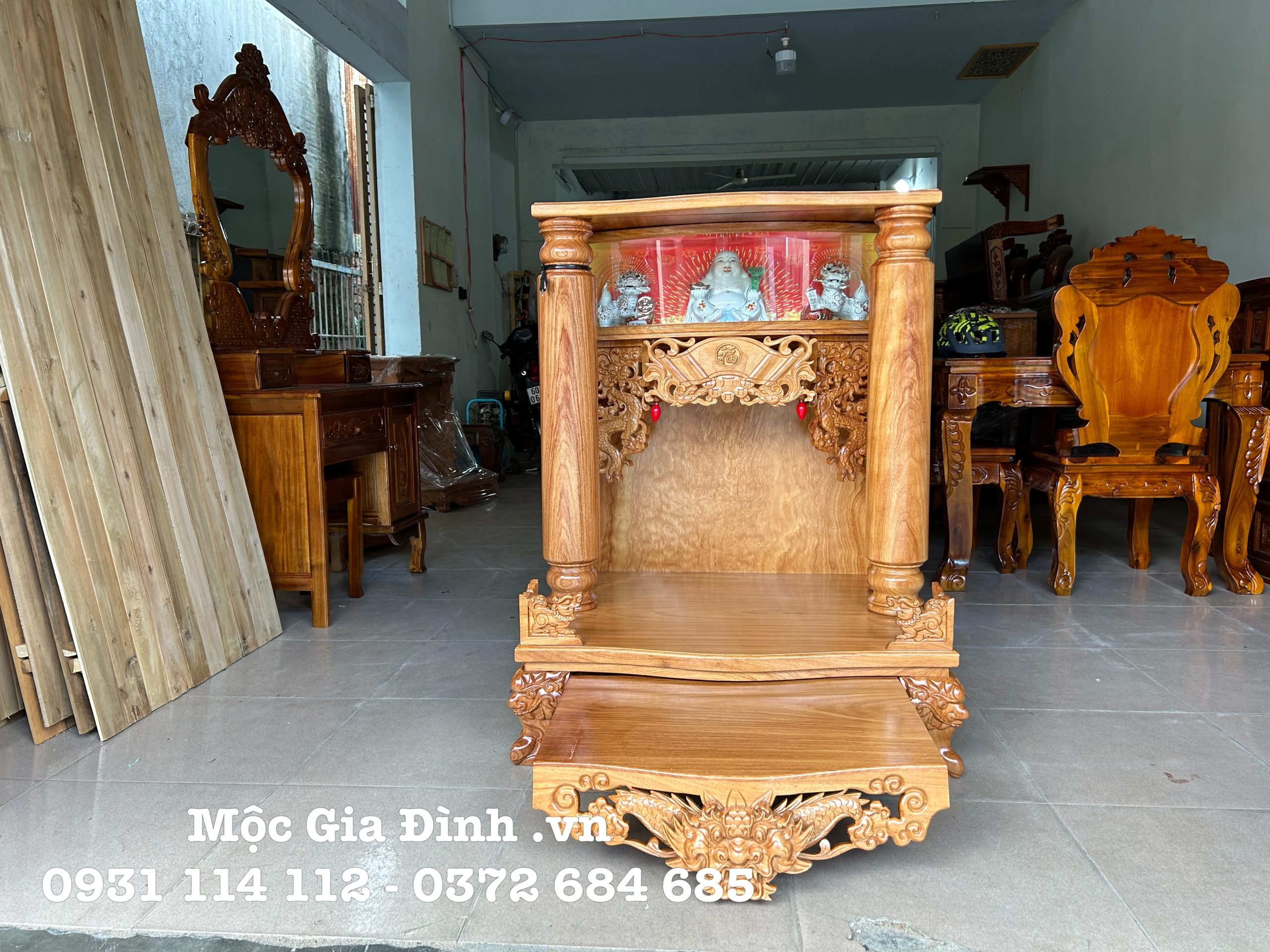 6391F9C1-4322-4CF5-90A6-A5BC87EEBE66 Bàn thờ Thần Tài Gõ Đỏ Đèn cột trơn- 81*68*108