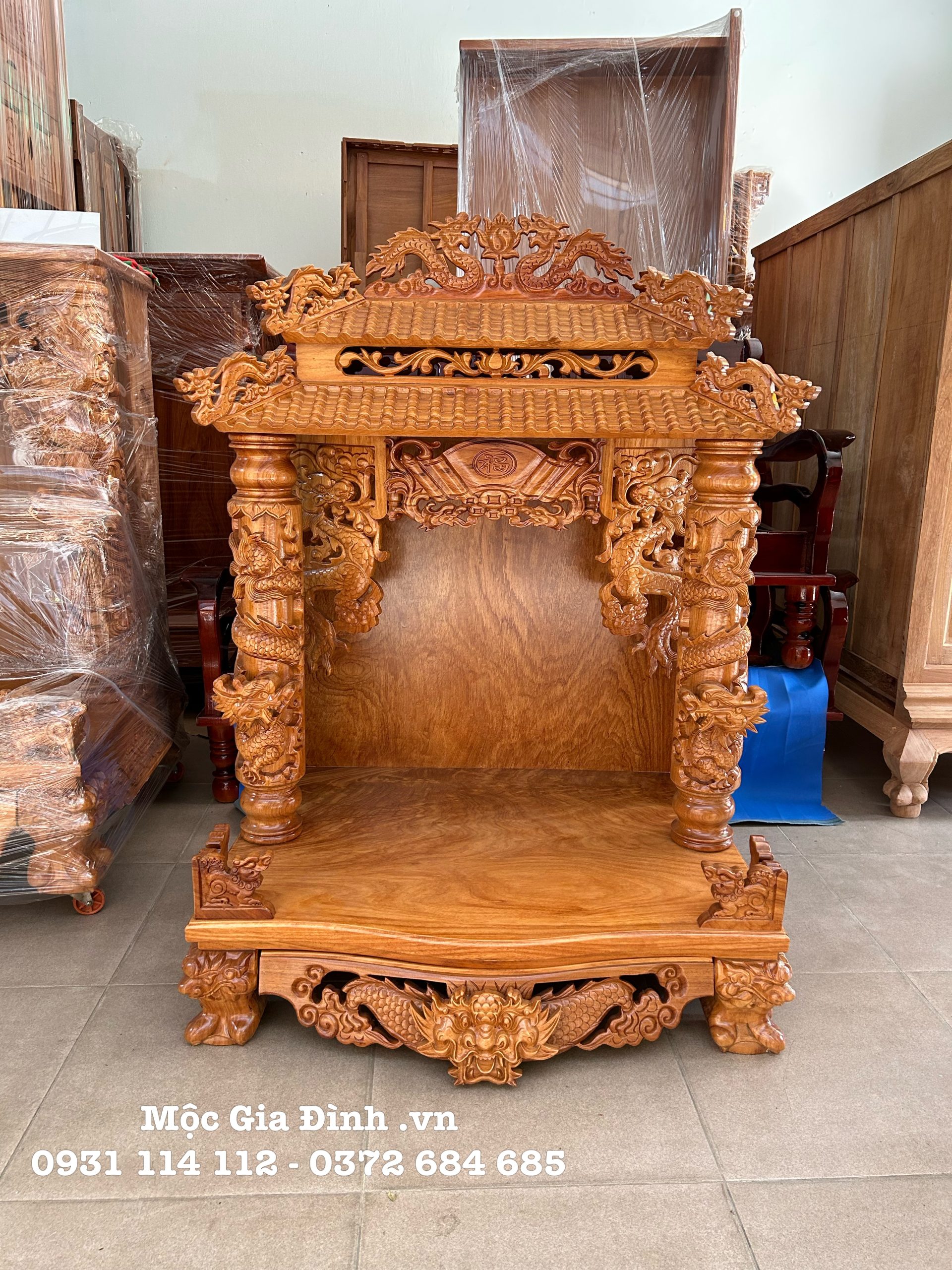 8B7D6DC5-A948-4CDC-BAC8-160711A0B8C7 Bàn thờ Thần Tài Gõ Đỏ Mái Ngói Rồng Cuộn 88*68*127