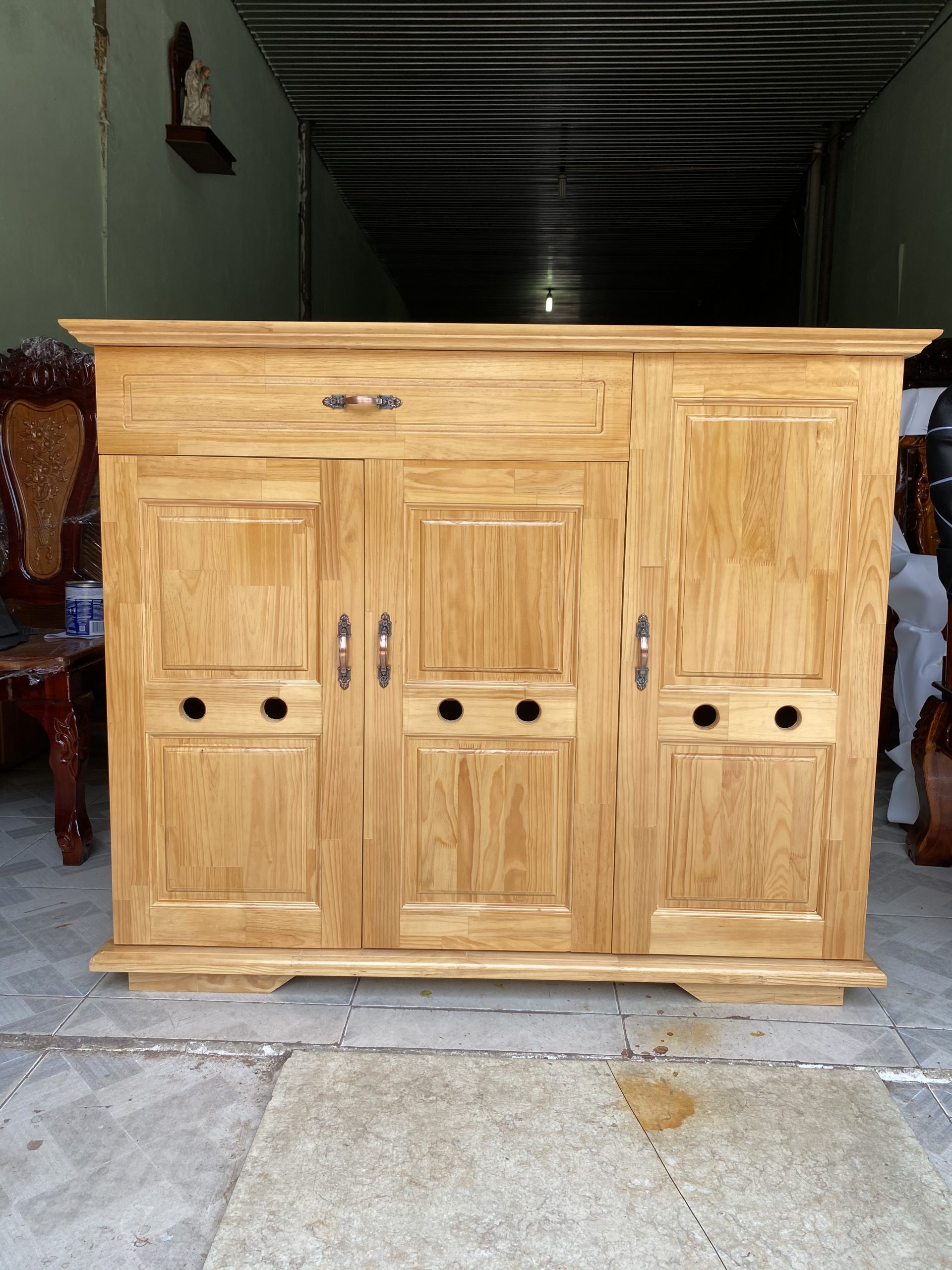 C42C50C5-10F6-47D3-A98B-CC47CF72BFF9 Tủ dép Gỗ Thông sang trọng