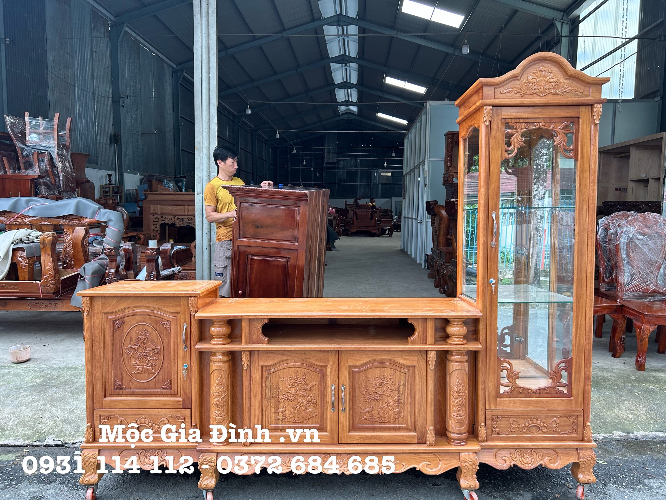 7A56EE04-8844-480E-98EF-16009B2E1C4D Kệ tivi Gỗ Gõ Đỏ Lệch