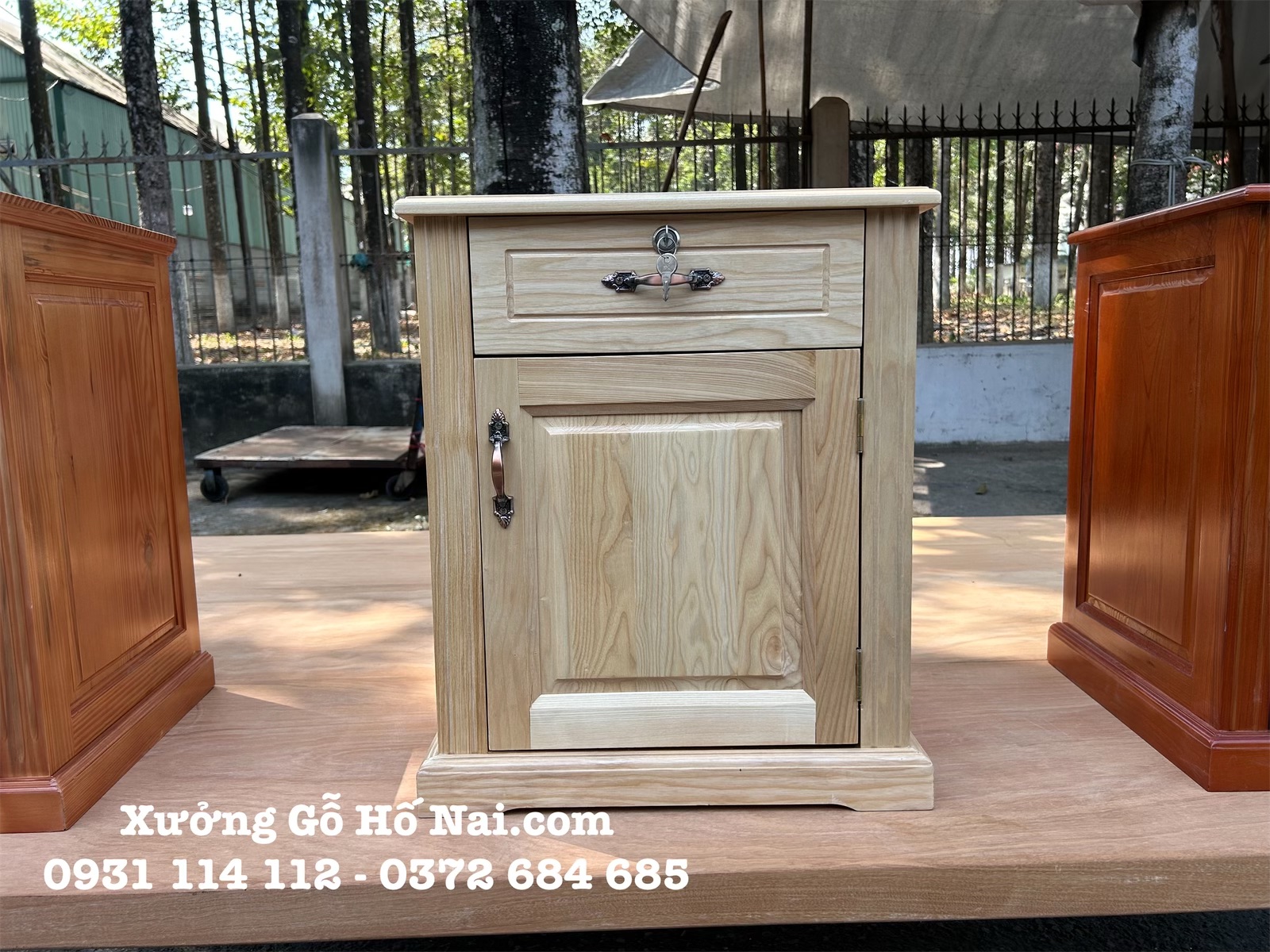 eZy Watermark_23-01-2024_05-43-33-0430AM Tủ đầu giường Gỗ Sồi đơn giản