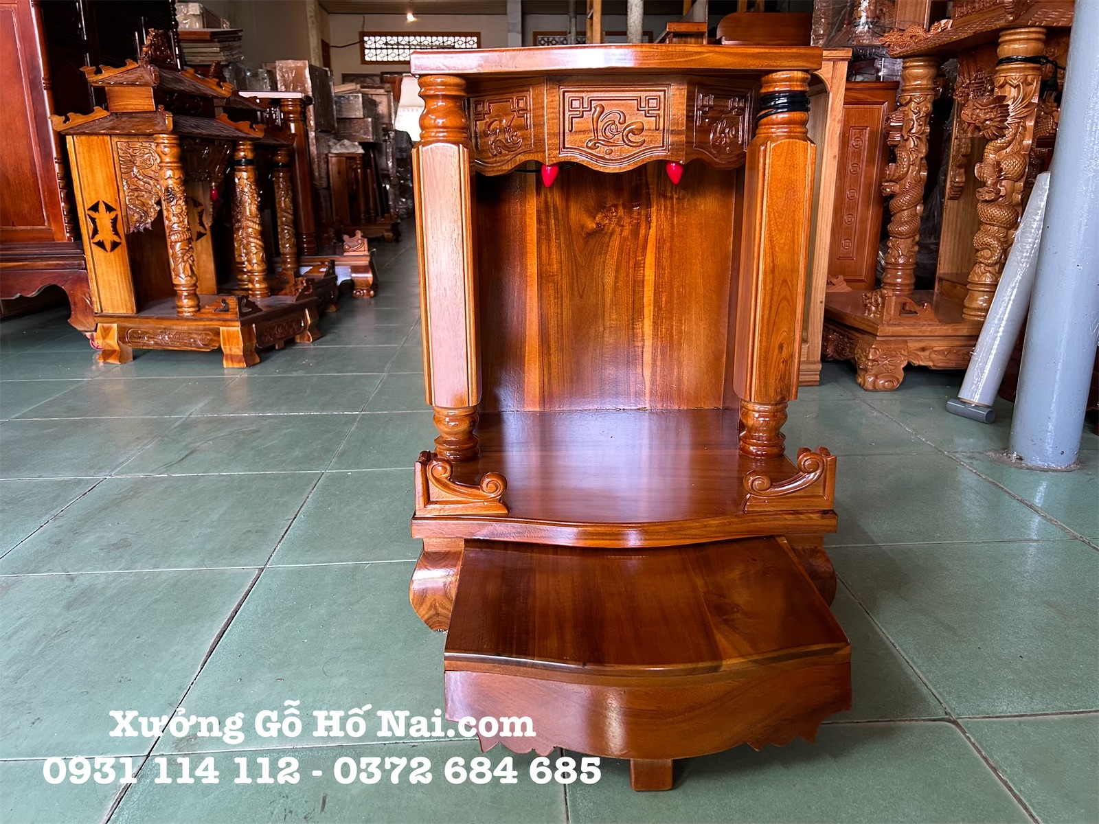 eZy Watermark_19-02-2024_02-45-54-6390PM Bàn thờ Thần Tài Gỗ Tràm Cột Vuông