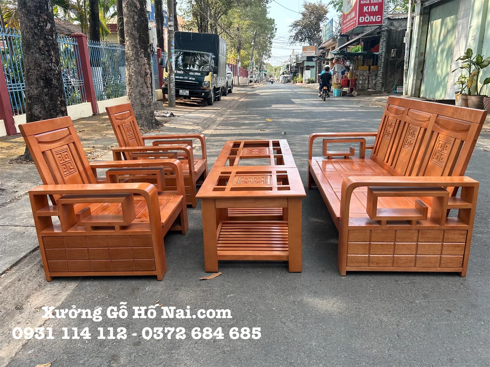 eZy Watermark_11-03-2024_03-23-00-7120PM Bộ bàn ghế Xoan Chữ Thọ