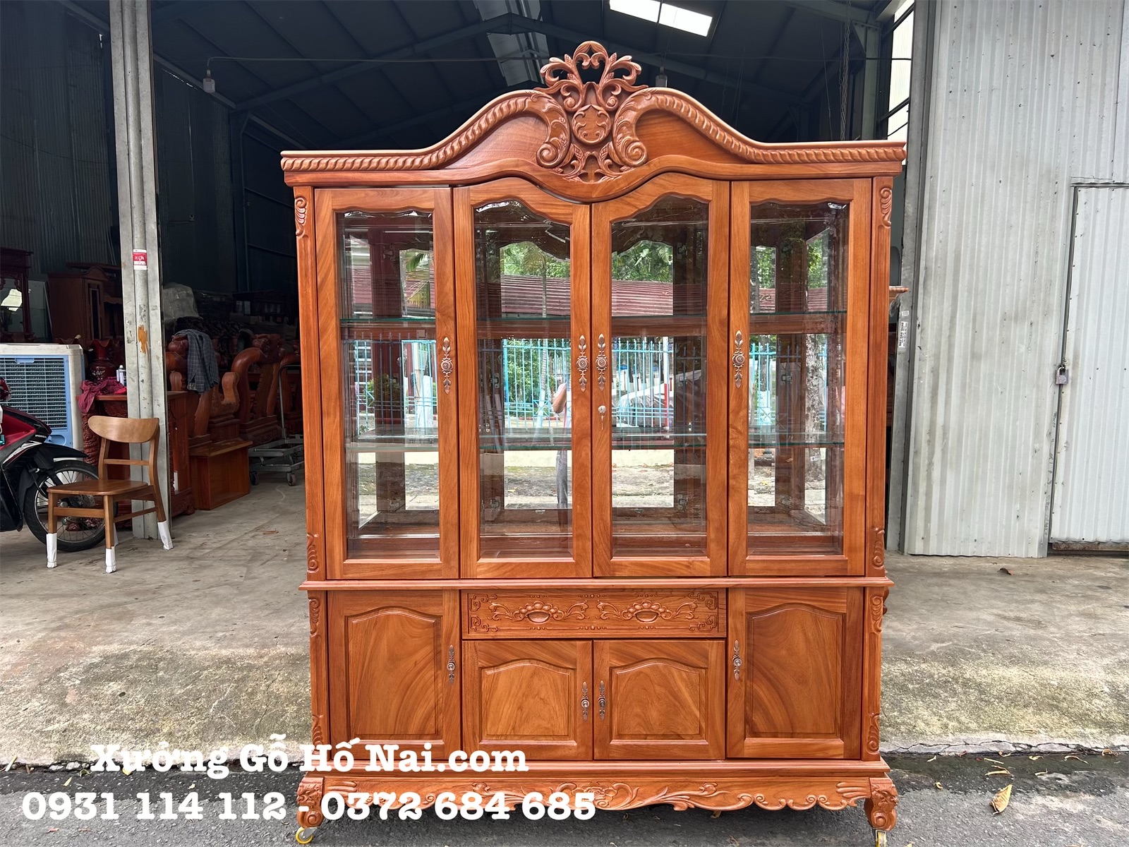 eZy Watermark_10-06-2024_10-36-07-1440AM Tủ rượu Gõ Đỏ Đình Cong Hoa Lá Tây