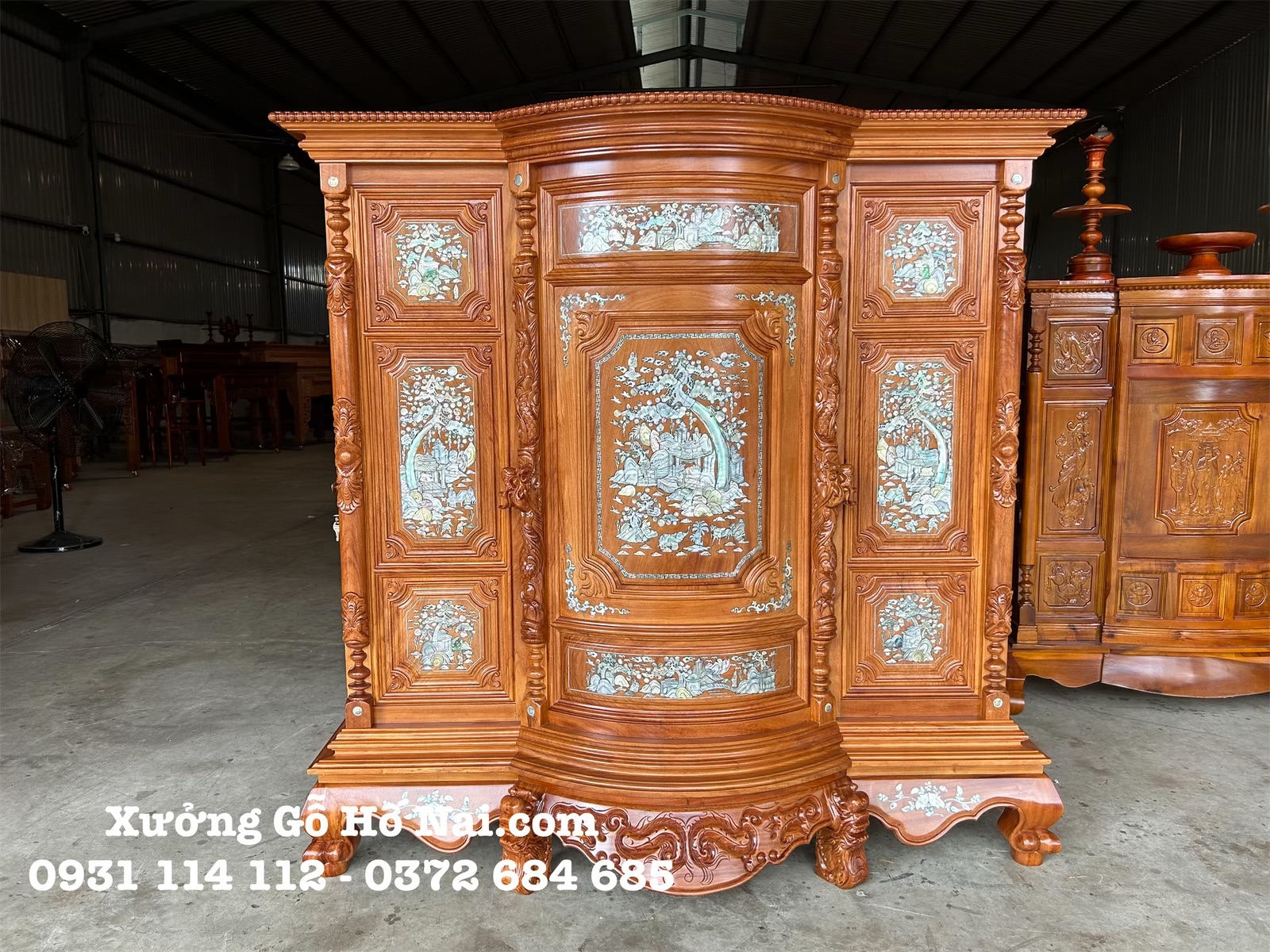 eZy Watermark_03-08-2024_04-16-58-9580PM Tủ thờ gỗ gõ đỏ toàn bộ cẩn trai cao cấp